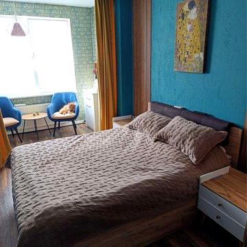 Стильная трешка с дизайнерским ремонтом