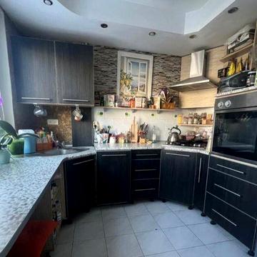 Продається 2-кімнатна квартира