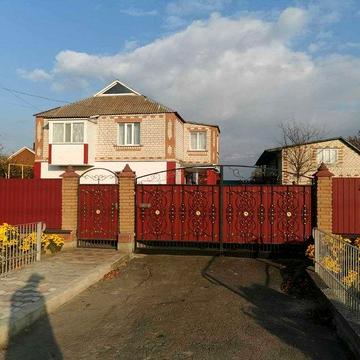 Продається двоповерховий будинок в с.Ярунь