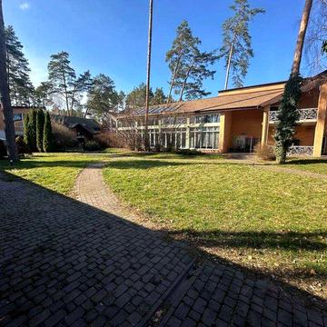 Будинок з басейном 1160 м2, 33 сотки в Ірпені