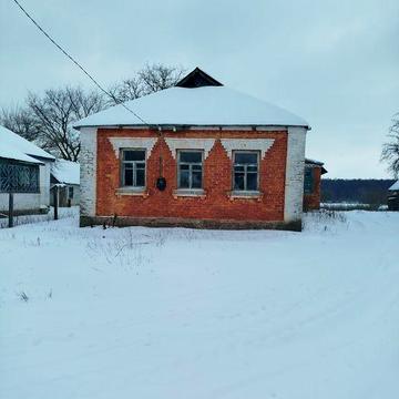 Хата в селі Салів