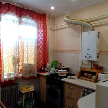 В Ужгороді на другому поверсі цегляного будинку продам 1 к.квартиру.