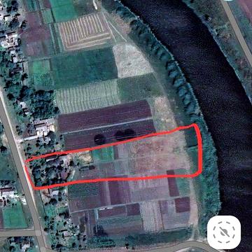 Дім с великим участком землі