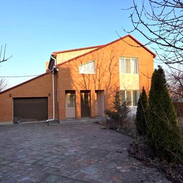 Продається двоповерховий будинок