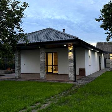 Продажа дома возле Днепра, автономный дом с ремонтом у воды.