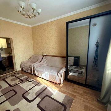 Продаж 1 кімнатної квартири в Центрі з меблями і технікою