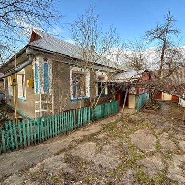 Продаж затишного будинку з гарною ділянкою