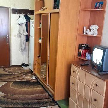 Продається простора кімнатна в гуртожитку . Район ТРЦ Київ.