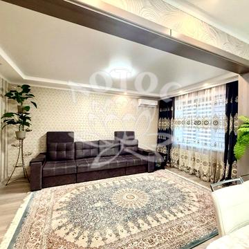 Космонавтів вул., 128-Д