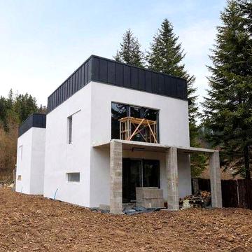 Приватний будинок у Микуличині . Закрита територія . 1 лінія від річки