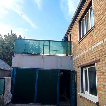 Двоповерховий будинок