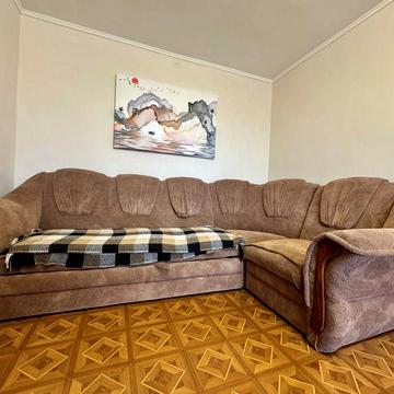 Оренда 2 кімнатної квартири плюс зал на вул. Пирогова