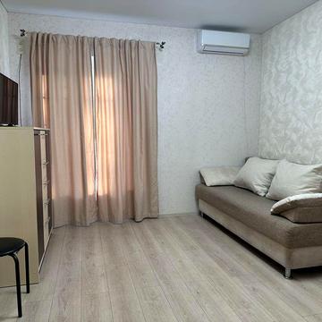 1-кімнатна квартира на 2 ст.Фонтану. Є газ.