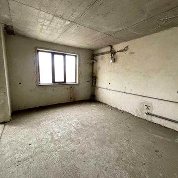 Продам 3к квартиру з терасою з частковим ремонтом