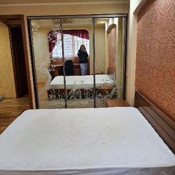 Сдам 3 кв метро Студенческая 10000 гр.