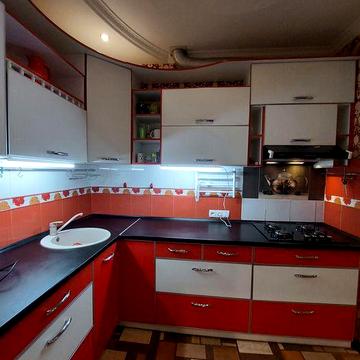 Продам 2 кімн.кв.на вул. Яблунська, 78 з ремонтом. Без комісії.