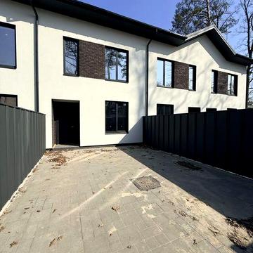 Продам 2 поверховий Таун з Ділянокю 1,75 сот. 95 кв.м 4 кімнати.