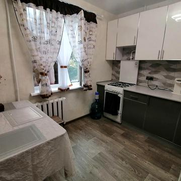 Академіка Корольова вул., 100/1