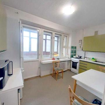 м Лівобережна- 3 хв, однокімнатна квартира, газ, вул. Р. Окіпної, 3-в