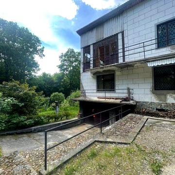 Продається дача біля лісу-35 соток землі (м.Сторожинець )