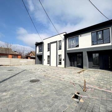 Танхаус з видом на озеро