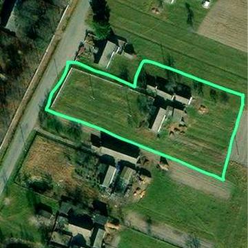 Будинок із земельною ділянкою