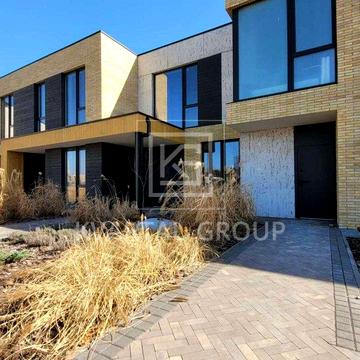 Продаж таунхаусу в КМ «Окраса» 108 м² біля озера, частковий ремонт