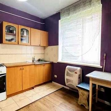 / 1/2 будинка з окремим входом .  Газове опаленням + 5.5 соток землі