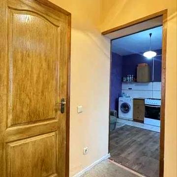 / 1/2 будинка з окремим входом .  Газове опаленням + 5.5 соток землі