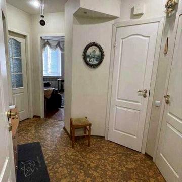 Продам 2 кімн.квартиру 62 м2 сталінку в центрі на Яворницького