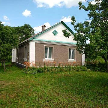 Частина будинку з ремонтом біля Рівного