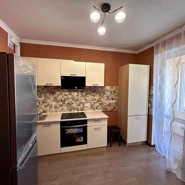 Здам 1 кімнатну квартиру . Вул. Краківська 27. Метро Чернігівська.