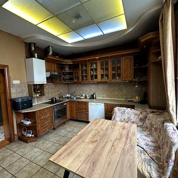 Здається 3 кім. квартира в особняку на вул.Щербанюка