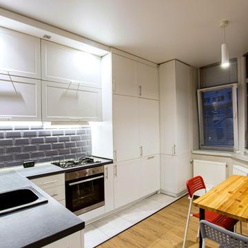 Львівська вул., 17