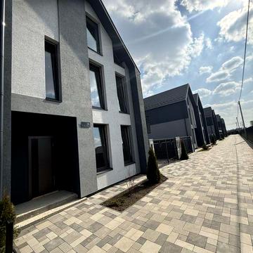 Продаж Дуплекса в закритомк котеджному  містечку. Без комісіі!