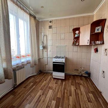 Продам 4 кімнатну квартиру з автономним опаленням .