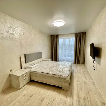 Валерія Лобановського вул., 30