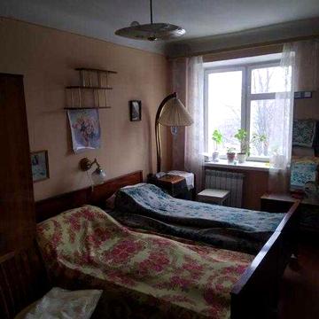 Продам трехкомнатную квартиру в Слободском районе