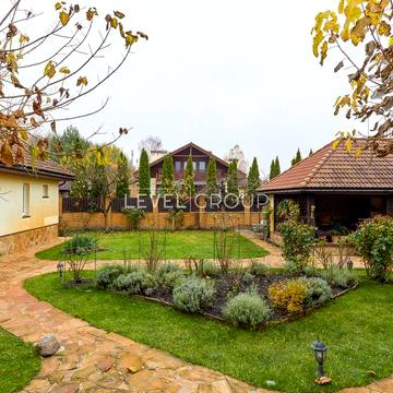 Будинок 230 м² з ремонтом, банею та гаражем, Северинівка, 10 сот, Без%