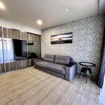 Здається 1к студія в центі міста.