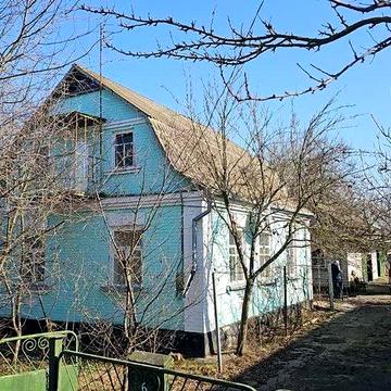 Добротній будинок в місті Березань