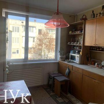 Продається затишна тепла квартира з меблями