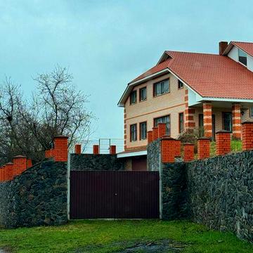 Продам будинок з ремонтом в с. Лящівка! Перша лінія