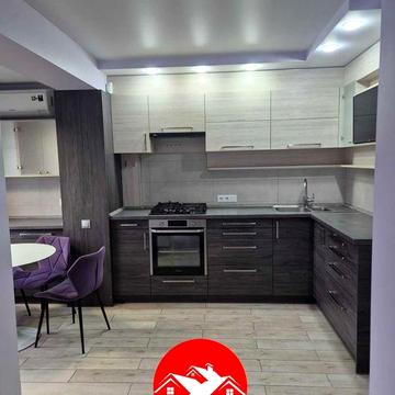 Продается 2-х комн. студия со свежим ремонтом в центре, ул. Школьная