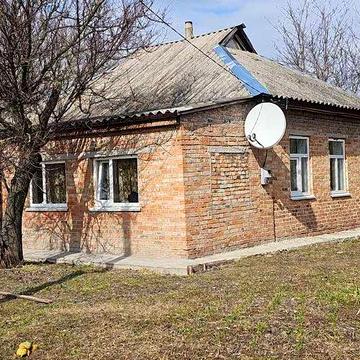 Будинок з комунікаціями та гарним ремонтом