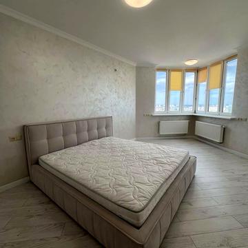 Срібнокільська вул., 1