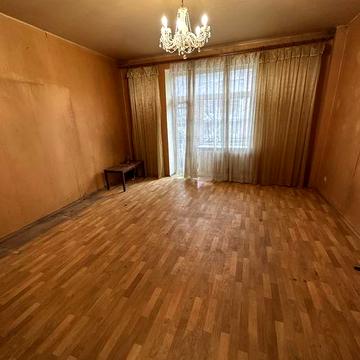 Продам 2х.кв. 3/5 S-50м2. в центре Харькова ( Госпром )