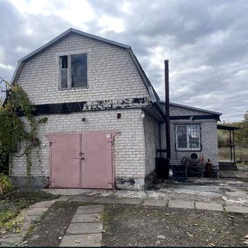 Будинок з територією