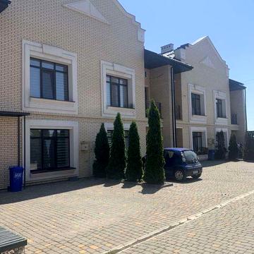 Шикаоний котедж в закритому комплексі