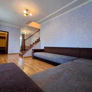 Здається просторий будинок